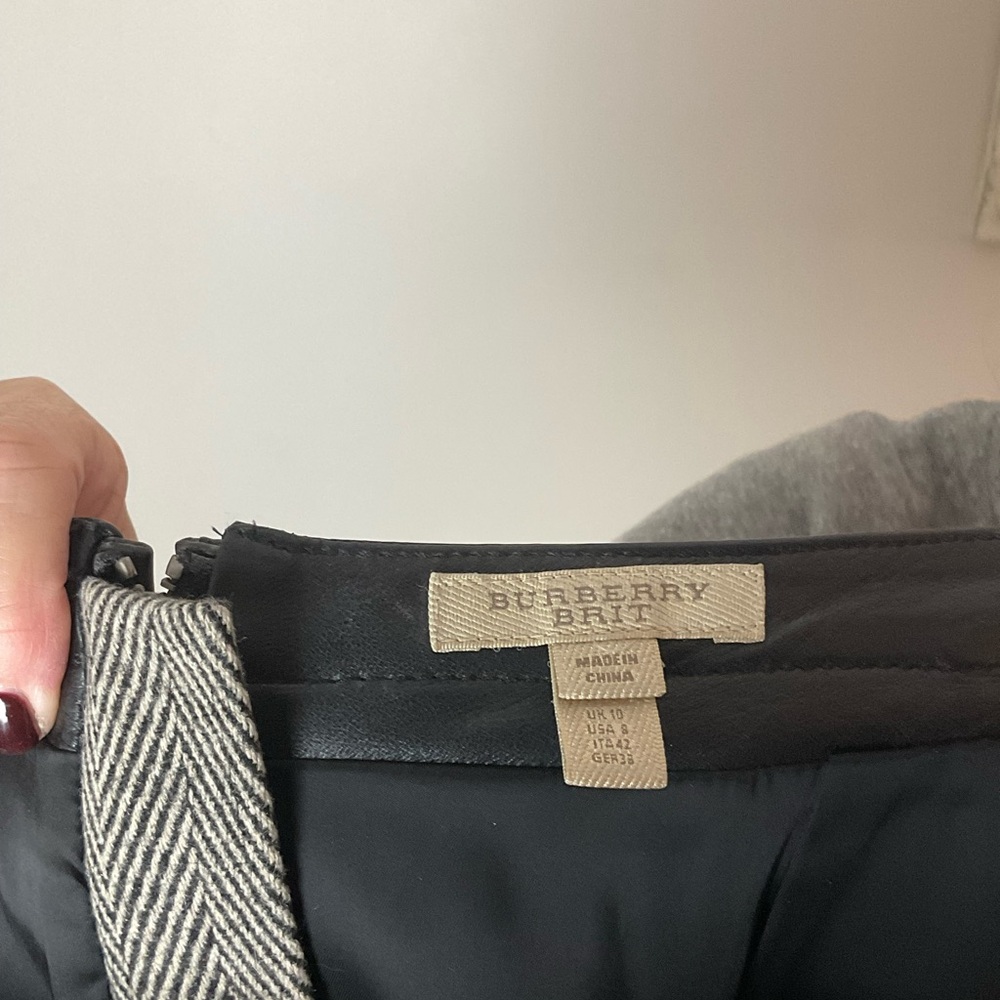 Burberry Brit Classic Black & White Tweed Pencil Skirt Zip Details Leather Trim - Picture 3 of 8